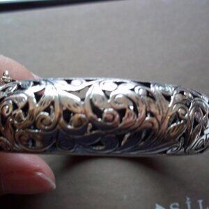 B1829 Silpada Hinged Bangle Bracelet